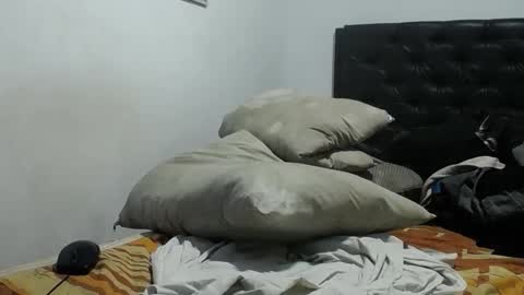Snapshot of santiagoxxxtreme_ chatting on October 2, 9:13 am Santiago    online show from October 2, 9:13 am
