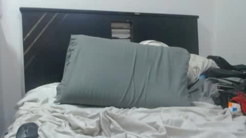 Snapshot of santiagoxxxtreme_ chatting on December 12, 4:15 am Santiago    online show from December 12, 4:15 am