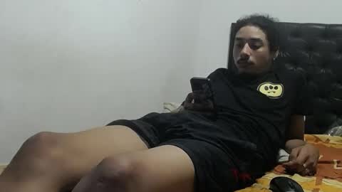 Snapshot of santiagoxxxtreme_ chatting on September 25, 1:04 am Santiago    online show from September 25, 1:04 am