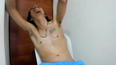 Snapshot of santiagoxxxtreme_ chatting on December 4, 1:25 am Santiago    online show from December 4, 1:25 am