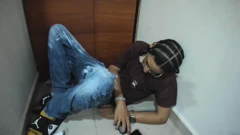 Snapshot of santiagoxxxtreme_ chatting on December 23, 8:11 am Santiago    online show from December 23, 8:11 am
