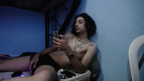 Snapshot of santiagoxxxtreme_ chatting on February 8, 5:29 am Santiago    online show from February 8, 5:29 am
