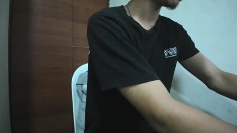 Snapshot of santiagoxxxtreme_ chatting on December 15, 1:46 am Santiago    online show from December 15, 1:46 am