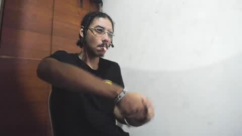 Snapshot of santiagoxxxtreme_ chatting on December 27, 7:18 am Santiago    online show from December 27, 7:18 am
