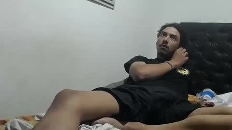 Snapshot of santiagoxxxtreme_ chatting on September 24, 12:43 am Santiago    online show from September 24, 12:43 am