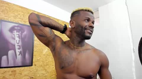 Snapshot of santiblack7 chatting on September 8, 7:35 pm  Santi online show from September 8, 7:35 pm