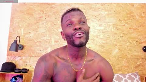 Snapshot of santiblack7 chatting on October 20, 7:51 pm  Santi online show from October 20, 7:51 pm