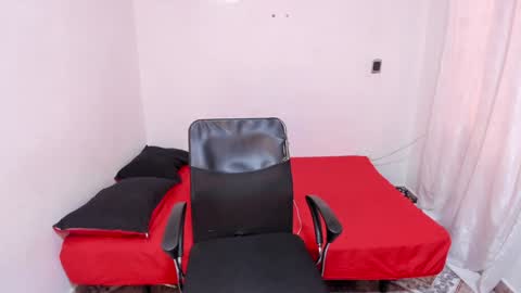 Julius Novachrono  online show from December 17, 10:00 pm