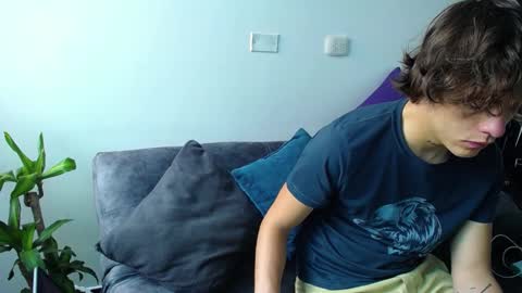 Snapshot of santii_rose chatting on December 15, 2:27 pm Santii online show from December 15, 2:27 pm