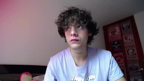 Snapshot of santii_rose chatting on December 12, 3:05 pm Santii online show from December 12, 3:05 pm