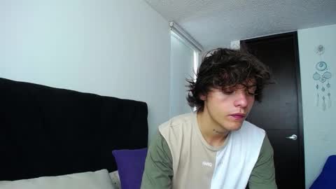 Snapshot of santii_rose chatting on December 16, 5:11 pm Santii online show from December 16, 5:11 pm