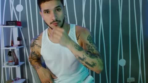 Snapshot of santti_torres chatting on March 11, 3:05 am Santy Torres online show from March 11, 3:05 am