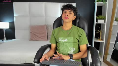 Santiago Carrington online show from December 19, 8:34 pm