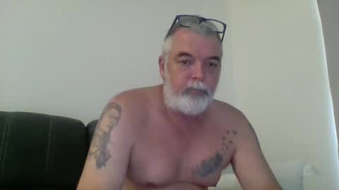 Schooner73 online show from December 31, 11:17 pm