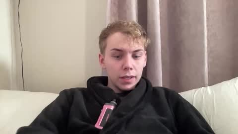 Snapshot of scottish_twink01 chatting on October 28, 12:35 am danny online show from October 28, 12:35 am