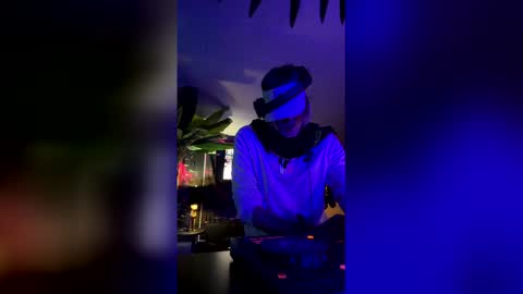 seanplushouse online show from February 28, 7:40 am