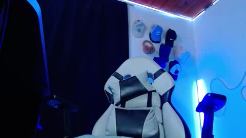 Sebastian online show from December 15, 5:04 am