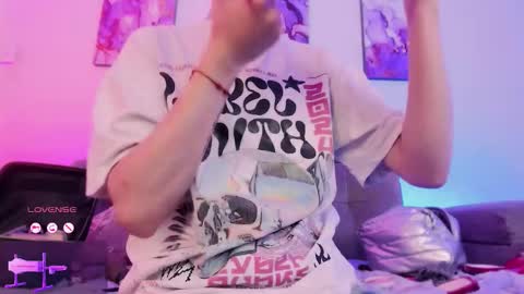     .  INDEPENDENT MODEL online show from February 21, 1:01 pm