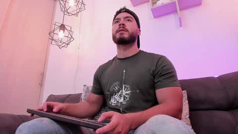 Instagram jeanpaulfit  online show from December 26, 9:26 pm