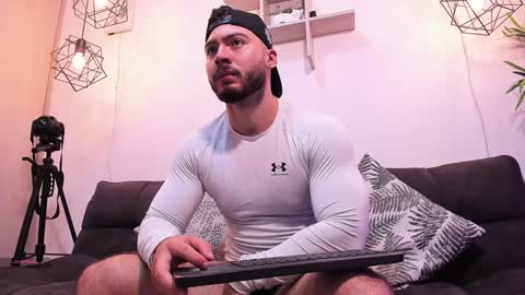 Instagram jeanpaulfit  online show from December 5, 2:11 pm