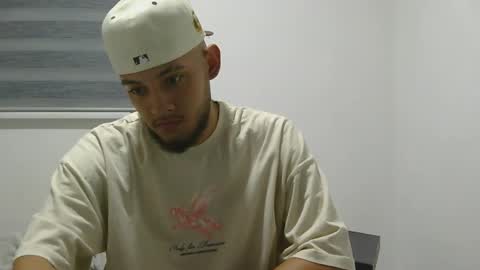 Snapshot of sebolaz chatting on December 16, 2:04 am ryan miller online show from December 16, 2:04 am