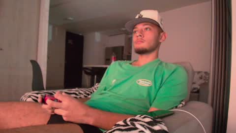 Snapshot of sebolaz chatting on January 10, 4:44 am ryan miller online show from January 10, 4:44 am