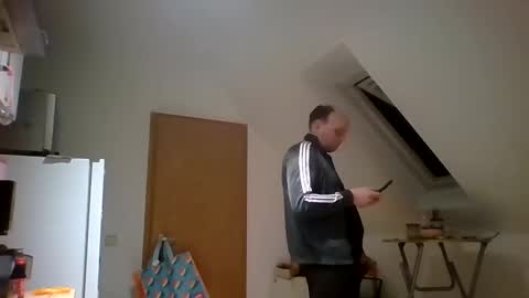 Simon online show from March 8, 6:46 pm