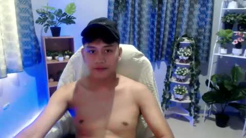 Snapshot of seductivee_bigcock chatting on October 25, 8:27 am John online show from October 25, 8:27 am