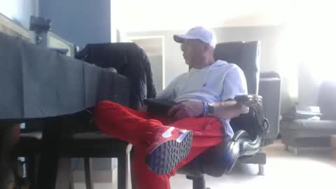 Snapshot of serioyhetero19 chatting on January 29, 7:00 pm hetero serio discreto online show from January 29, 7:00 pm