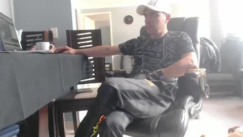 Snapshot of serioyhetero19 chatting on February 22, 8:15 pm hetero serio discreto online show from February 22, 8:15 pm