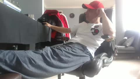 Snapshot of serioyhetero19 chatting on January 19, 3:53 pm hetero serio discreto online show from January 19, 3:53 pm