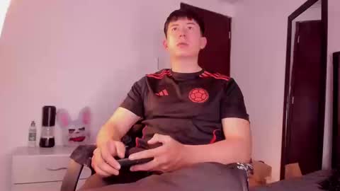 Snapshot of setsuna_10 chatting on September 8, 7:57 pm david  online show from September 8, 7:57 pm