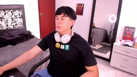 Snapshot of setsuna_10 chatting on March 8, 8:35 pm david  online show from March 8, 8:35 pm