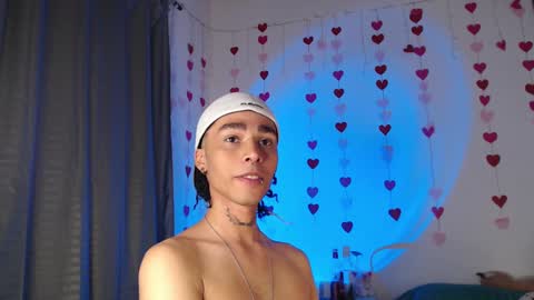 Snapshot of seven7xis chatting on February 19, 6:22 am Alexis online show from February 19, 6:22 am