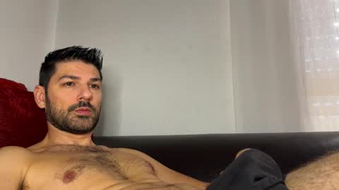 Snapshot of sexfriendch chatting on October 27, 9:33 am Lucenzo  online show from October 27, 9:33 am