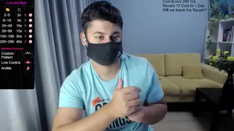 Snapshot of sexxxdickbig chatting on October 25, 7:15 pm Tommy online show from October 25, 7:15 pm