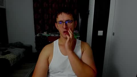 Snapshot of sexxymuscles4u chatting on October 13, 8:53 am Sexxymuscles4U online show from October 13, 8:53 am