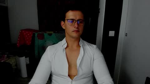 Snapshot of sexxymuscles4u chatting on October 22, 10:52 am Sexxymuscles4U online show from October 22, 10:52 am