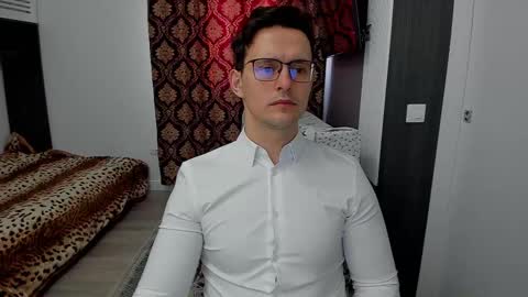 Snapshot of sexxymuscles4u chatting on March 12, 8:08 am Sexxymuscles4U online show from March 12, 8:08 am