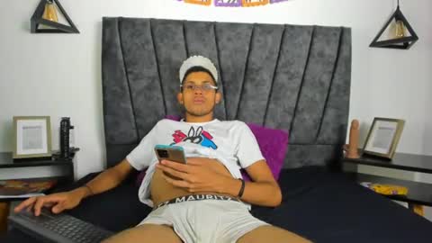 sexy_latin_cum online show from October 29, 4:04 am