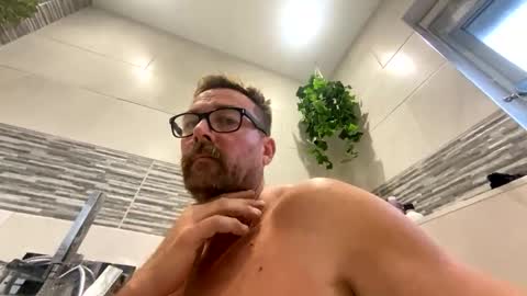 Snapshot of sharksboy16 chatting on October 15, 3:52 pm Sharksboy online show from October 15, 3:52 pm