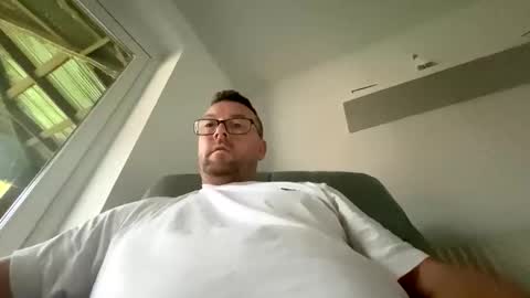 Snapshot of sharksboy16 chatting on January 1, 10:00 am Sharksboy online show from January 1, 10:00 am