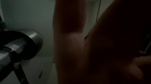 Snapshot of sharksboy16 chatting on December 7, 10:01 am Sharksboy online show from December 7, 10:01 am