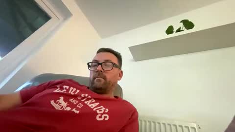 Snapshot of sharksboy16 chatting on October 25, 4:52 pm Sharksboy online show from October 25, 4:52 pm