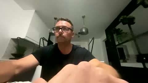 Snapshot of sharksboy16 chatting on October 2, 2:48 am Sharksboy online show from October 2, 2:48 am