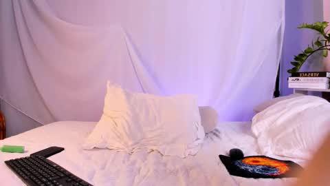 Max online show from February 27, 9:03 pm