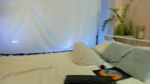 Max online show from February 12, 8:37 pm