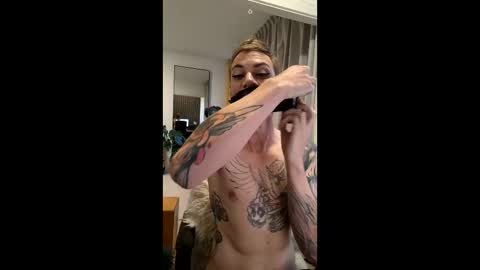 shiny_bondage_doll online show from May 10, 7:15 pm