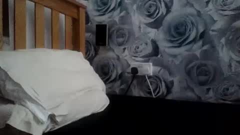 Snapshot of showoffboy79 chatting on December 31, 9:06 pm showoffboy79 online show from December 31, 9:06 pm