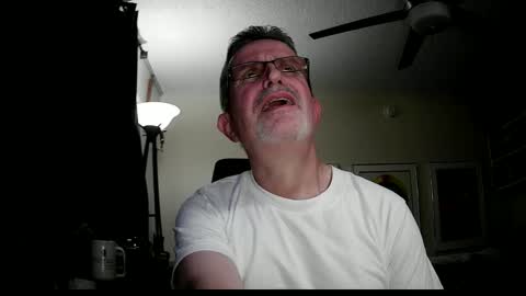 Snapshot of shrewtamer chatting on December 25, 3:08 am shrewtamer online show from December 25, 3:08 am